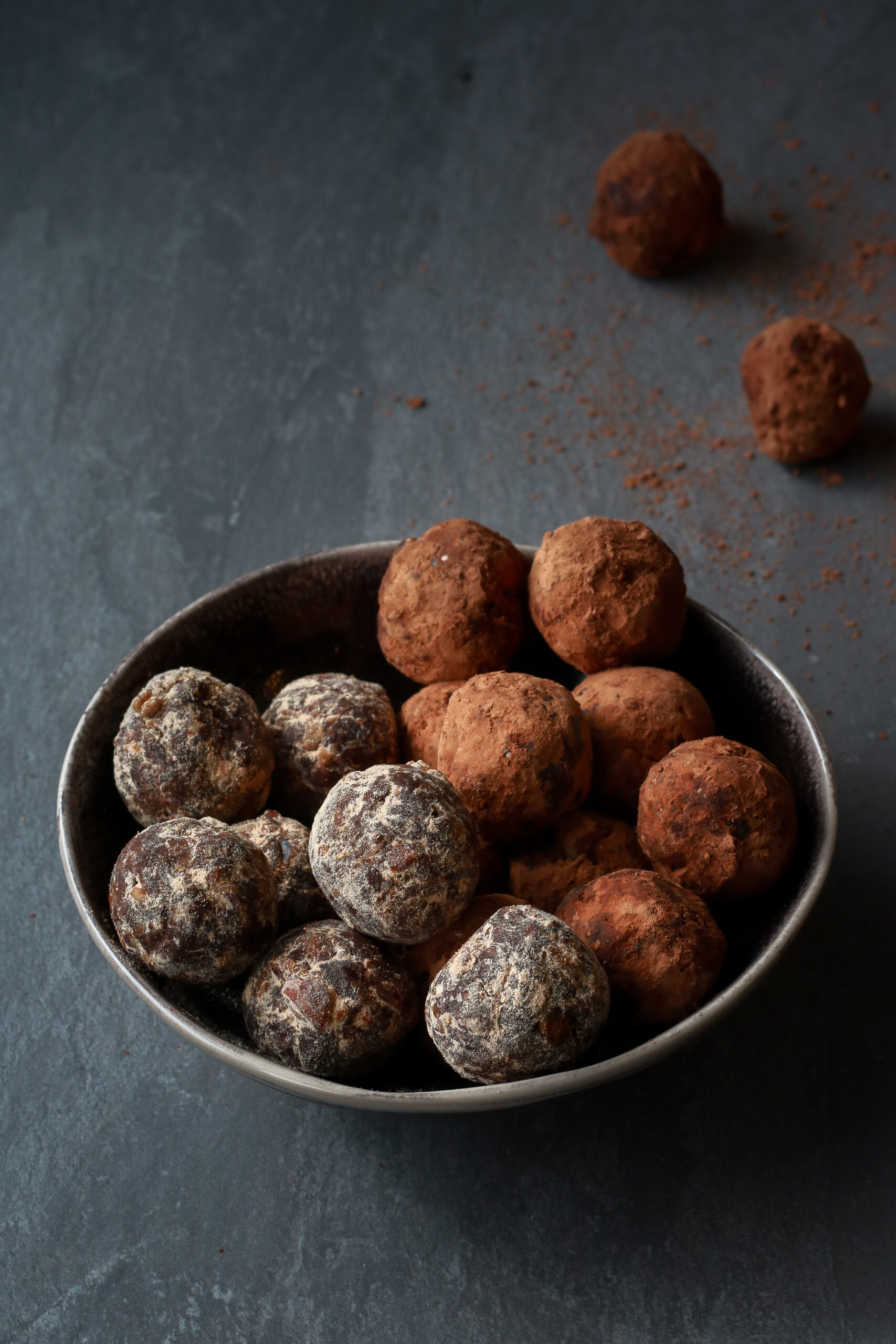 CHOCOLATE ENERGY BALLS
