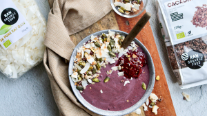 Smoothiebowl met blauwe bessen en spirulina