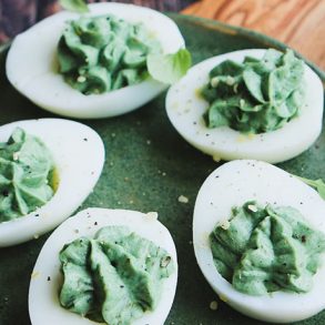 Gevulde eitjes met spirulina