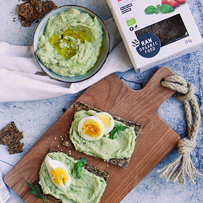 Crackers met avocado