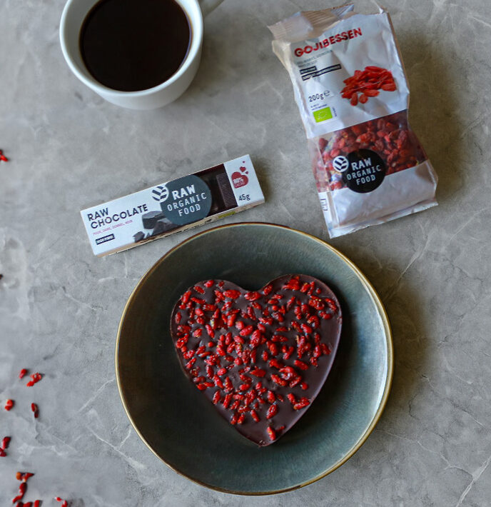 Raw Chocoladehartjes met Gojibessen